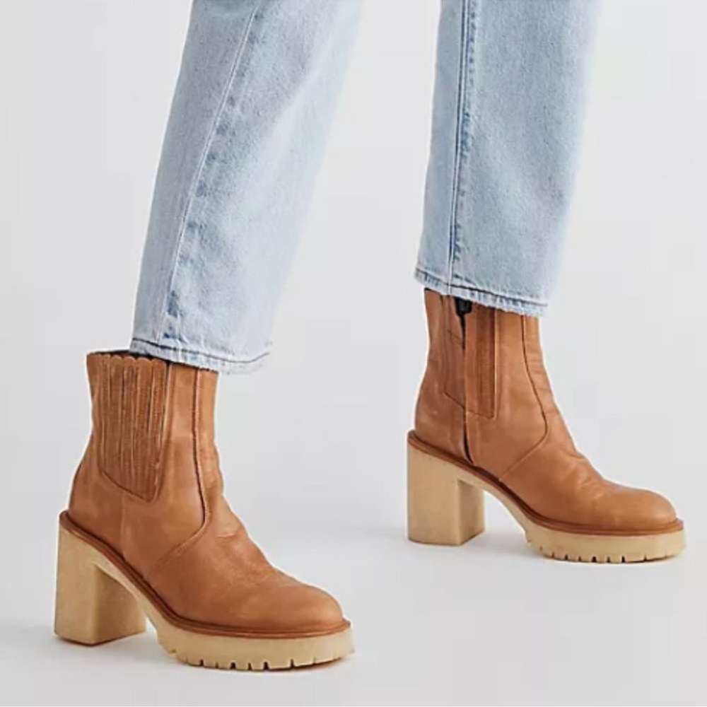 Free People James Chelsea Heeled Boots in Tan Leather size 39 EUC - Picture 2 of 8
